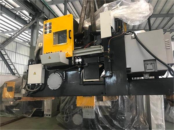 hot chamber die casting machine