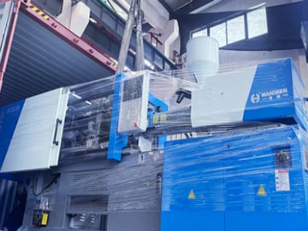 24injection molding machine