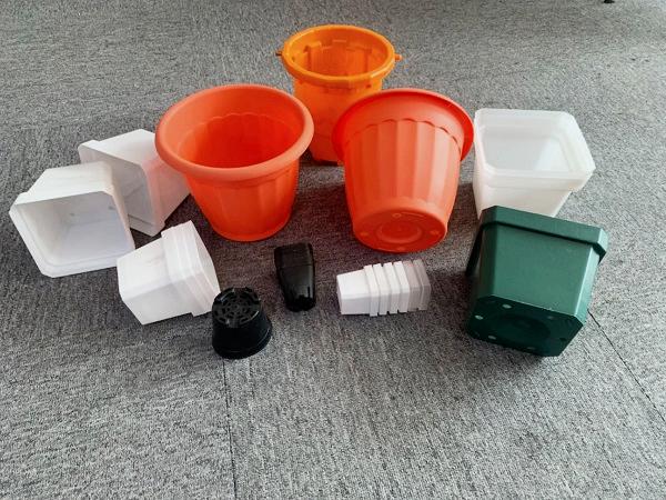 plastic flower pots