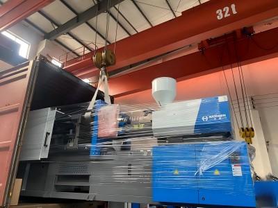 Haichen injection molding machine loading