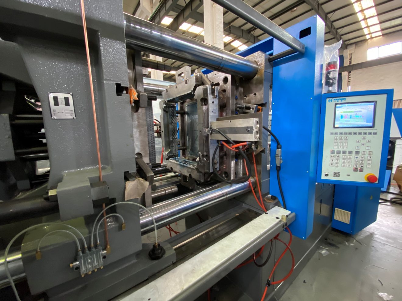 Haichen plastic injection molding machine