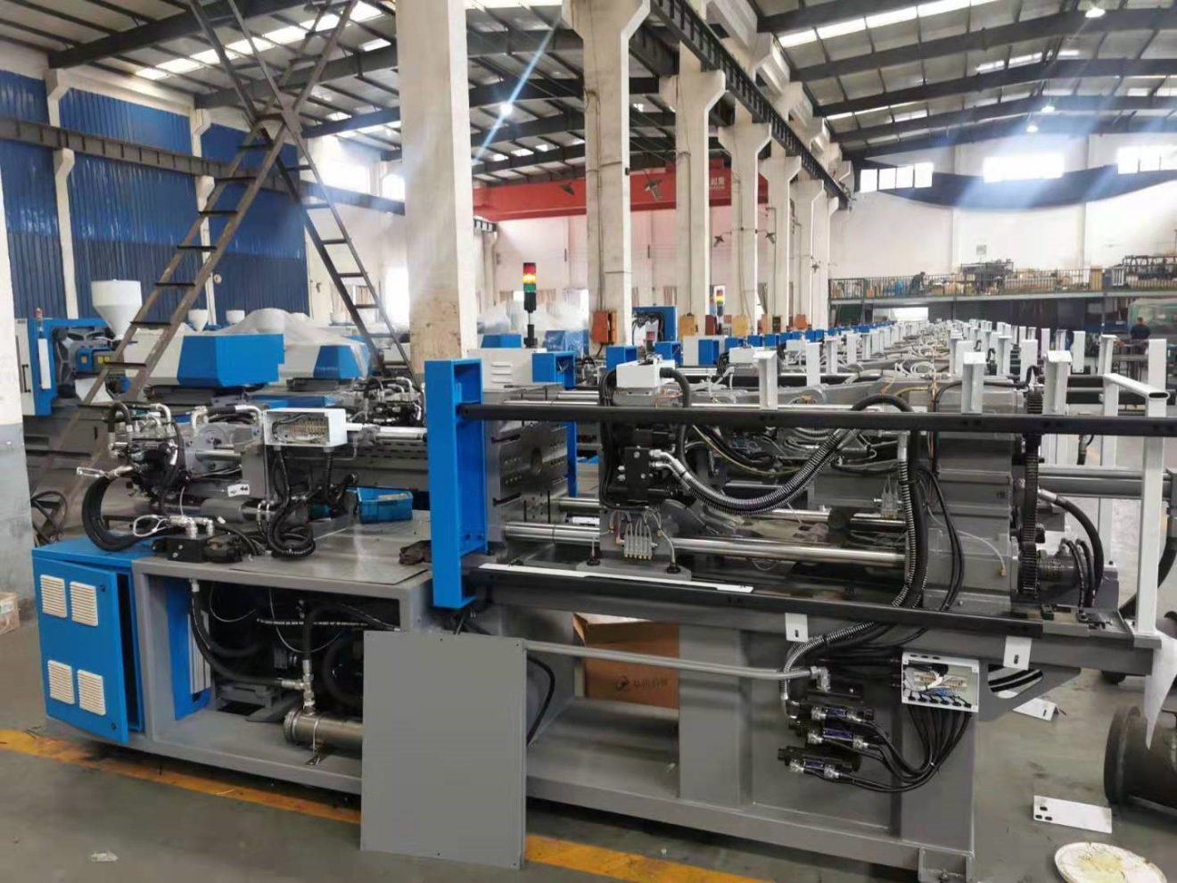 HAICHEN injection molding machine workshop