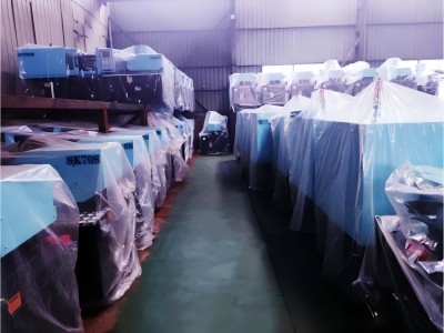small injection molding machine workshop
