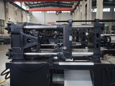Injection molding machine clamping unit 