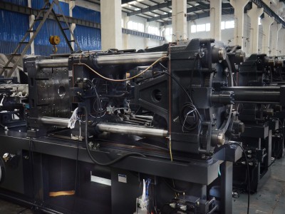 Injection molding machine clamping unit