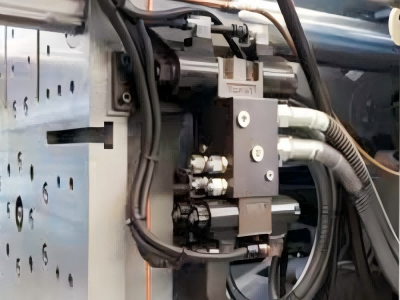 hydraulical system maintenance for injection molding machine