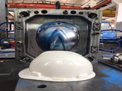 Choosing of Helmet Manufacturing Machine