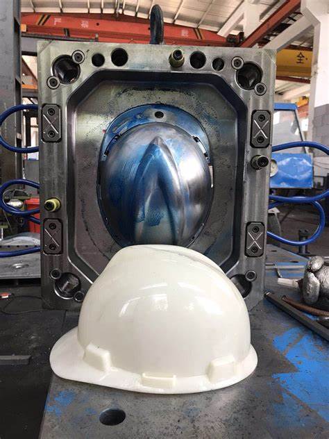 Helmet injection mould