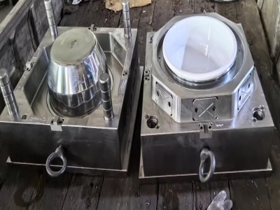 Mold pressure plate application
