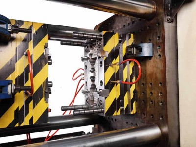 Mold pressure plate application